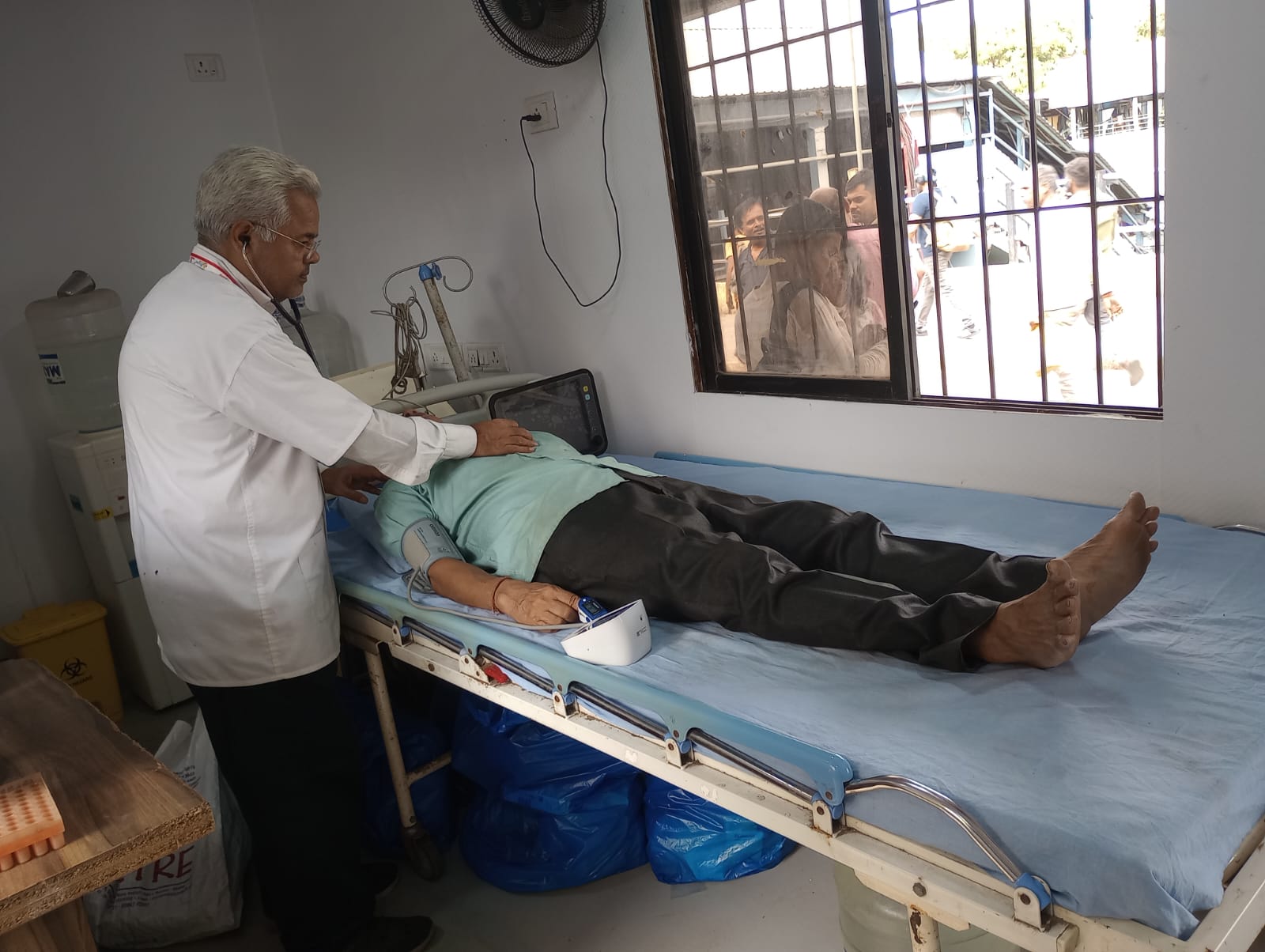 Inside the Emergency Medical Room · Care at work