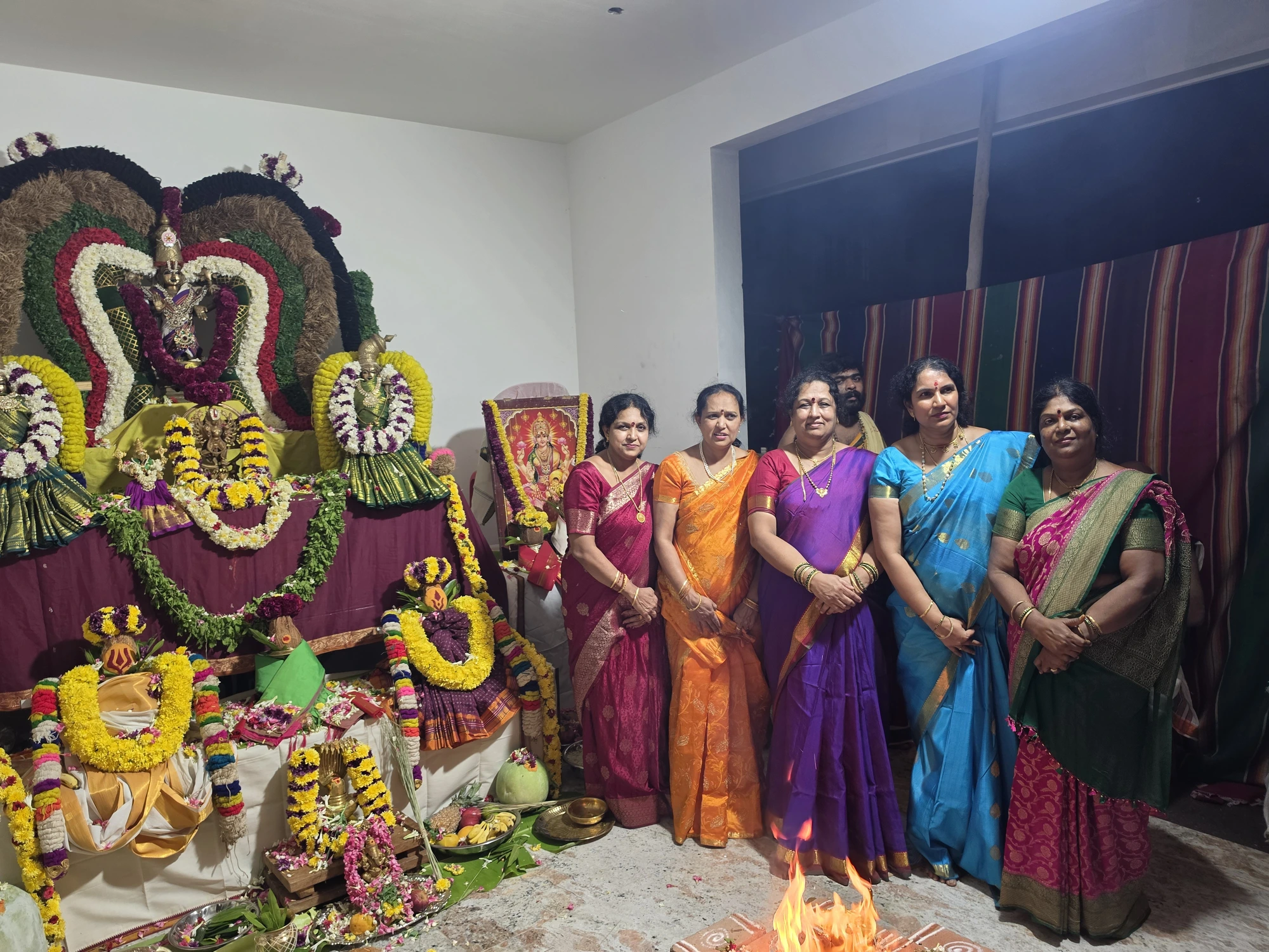 Vaidikas performing the homa during a parayana ceremony in Bengaluru